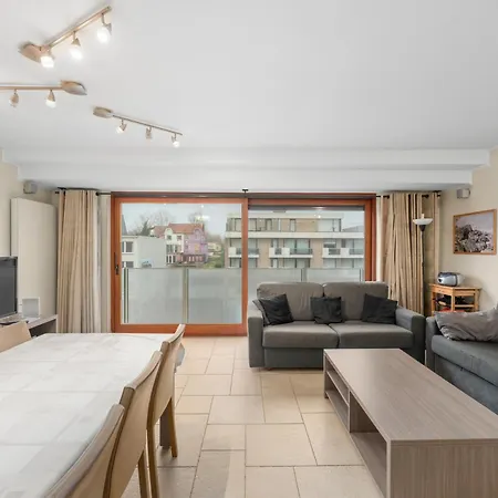 Yasmine 0302 Oostduinkerke